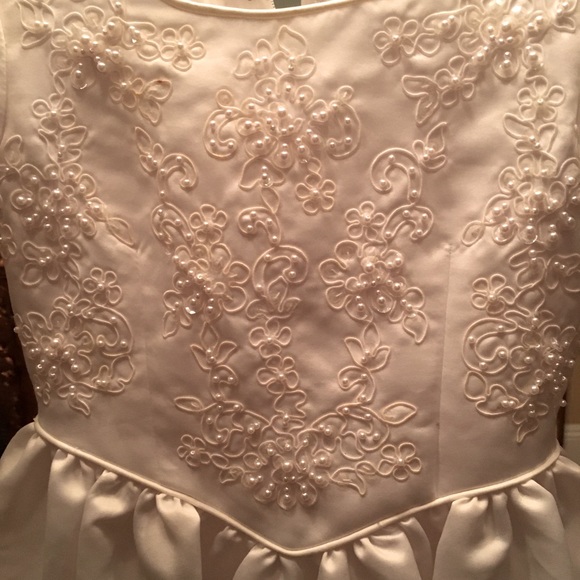 White Child’s Dress Size 6; First Communion, Flower Girl, Party Dress. - Picture 2 of 6